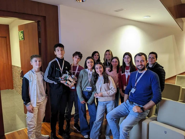 Newton College brilla en la primera Lego League de Alicante
