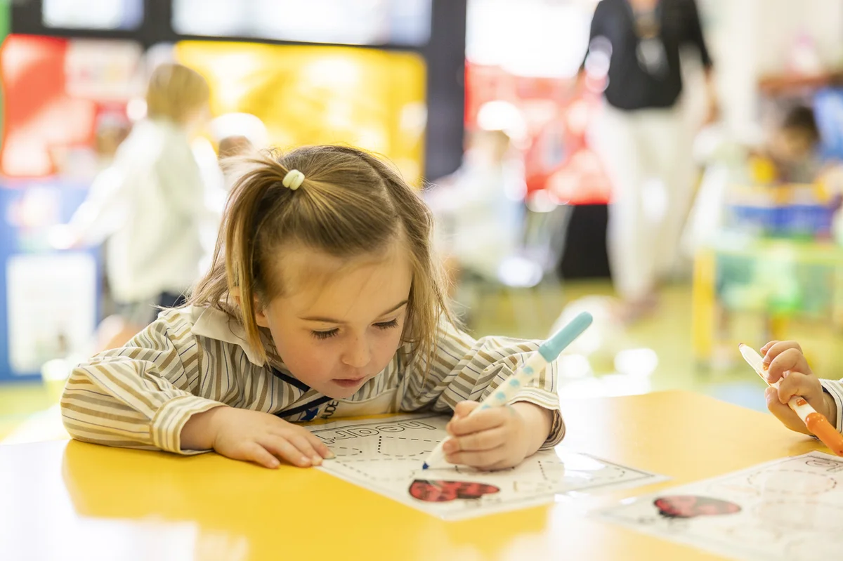 Forma parte de un grupo educativo mundial que da prioridad al aprendizaje