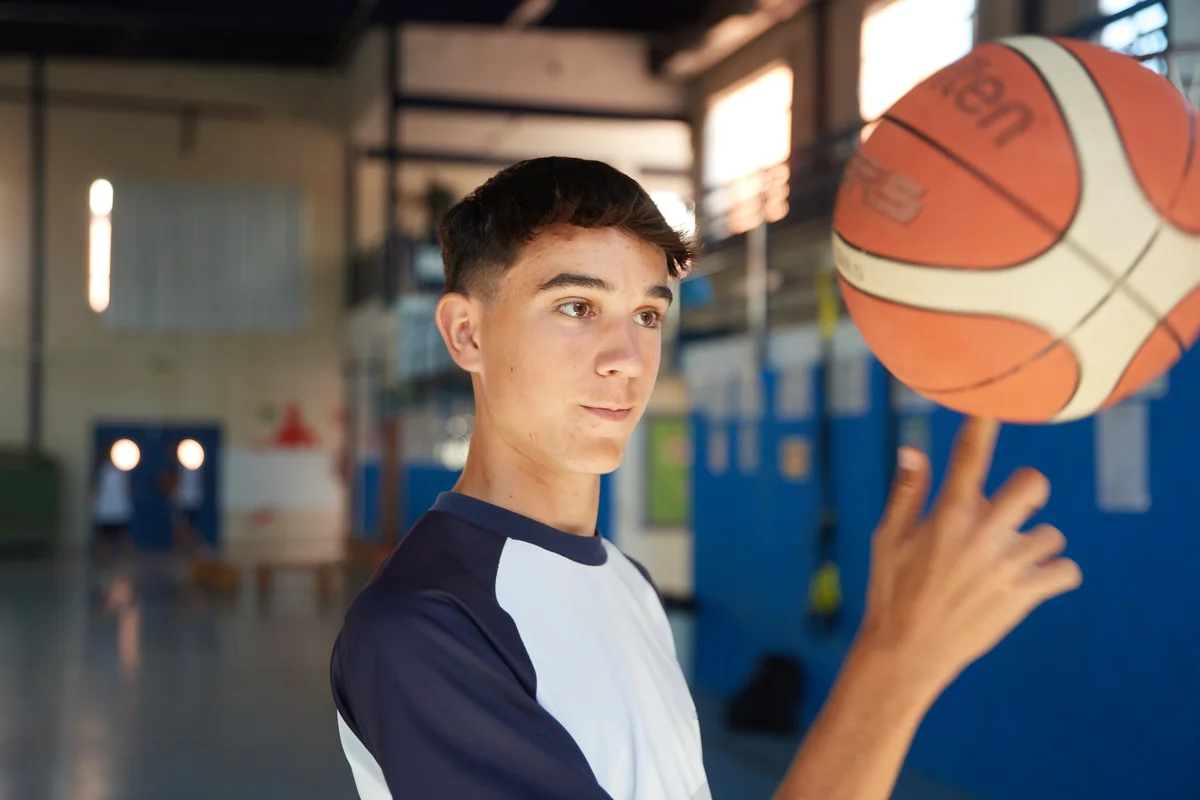 Clubs, deportes y oportunidades internacionales