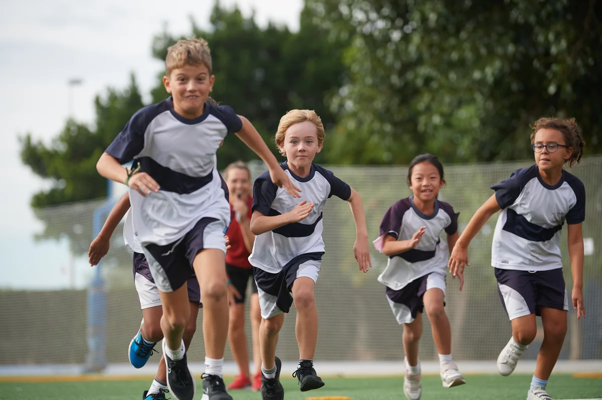 Clubs, deportes y oportunidades internacionales